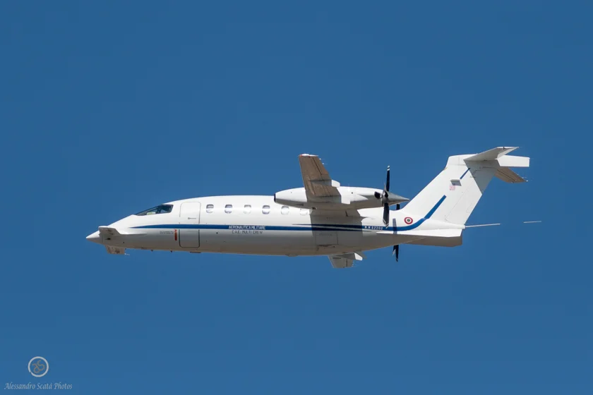 Piaggio P180